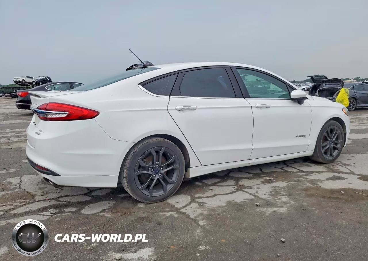 2018 Ford Fusion Se Hybrid VIN:3FA6P0LU8JR132239 - 3