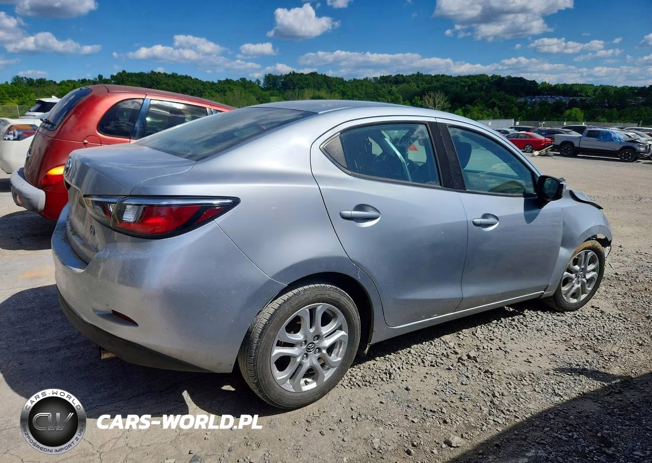 2018 Toyota Yaris Ia Base VIN:3MYDLBYV9JY328045 - 3