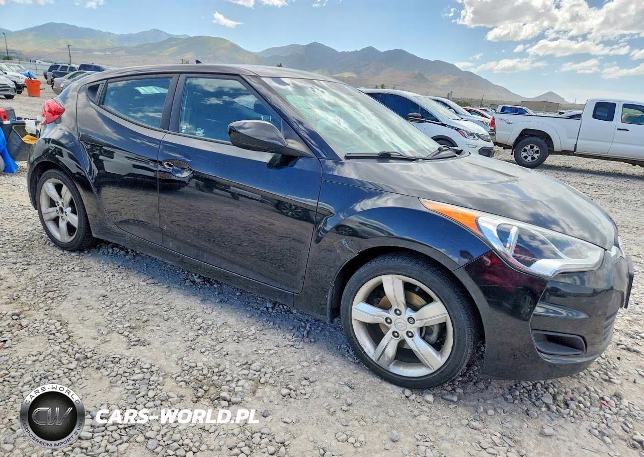 2015 Hyundai Veloster Base VIN:KMHTC6AD4FU243686 - 4