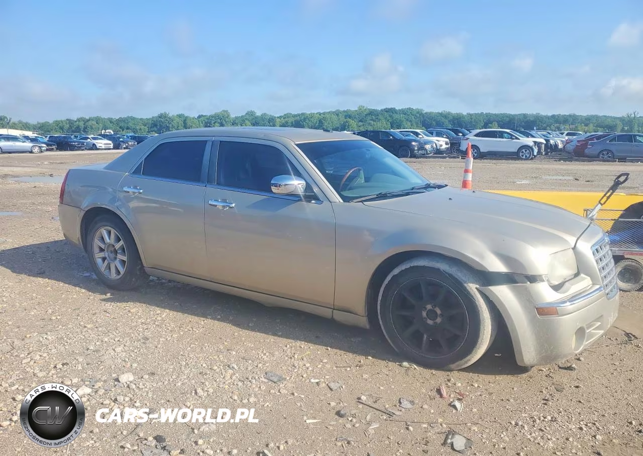 2008 Chrysler 300C Luxury VIN:2C3LA63HX8H260402 - 4