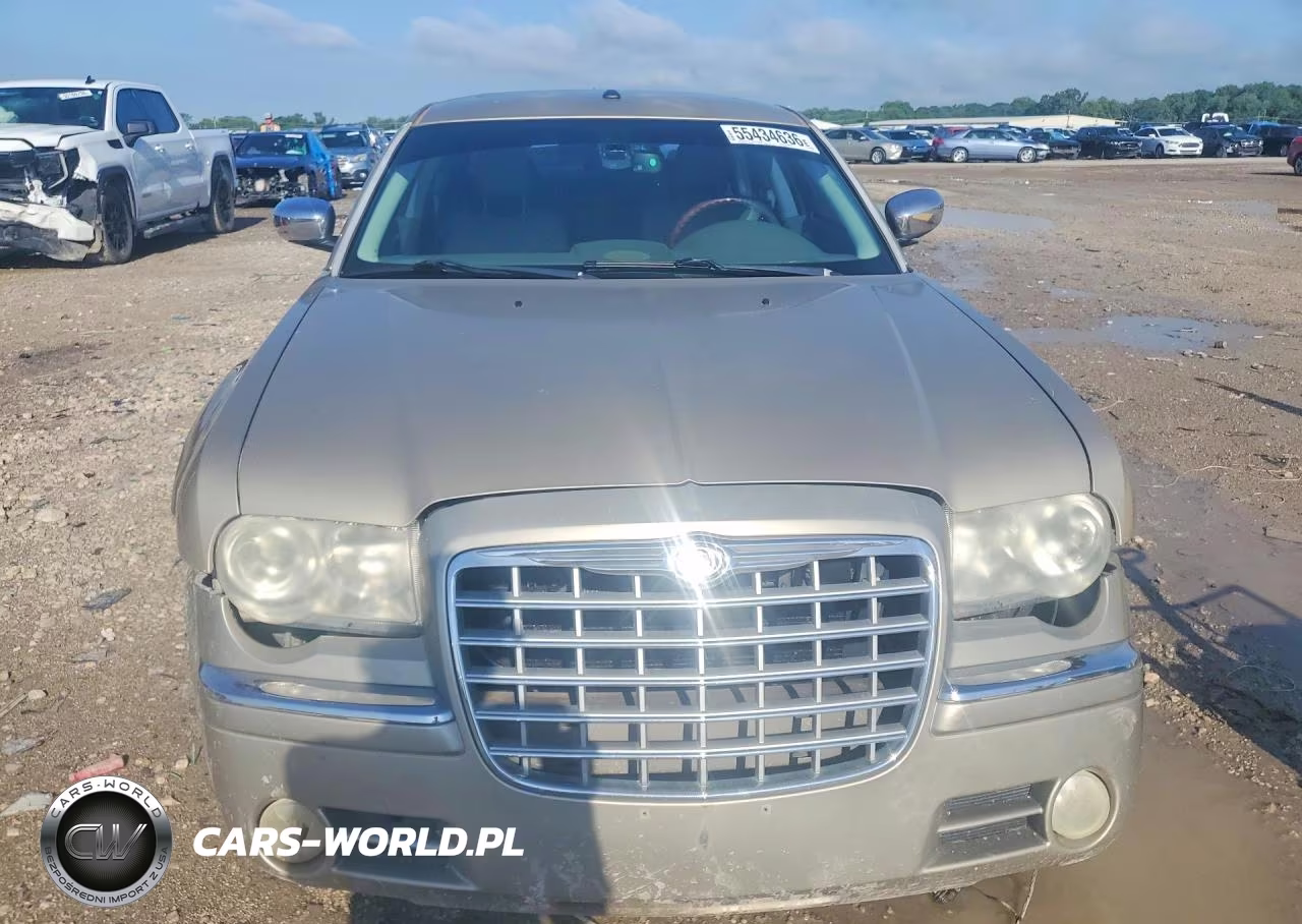 2008 Chrysler 300C Luxury VIN:2C3LA63HX8H260402 - 5