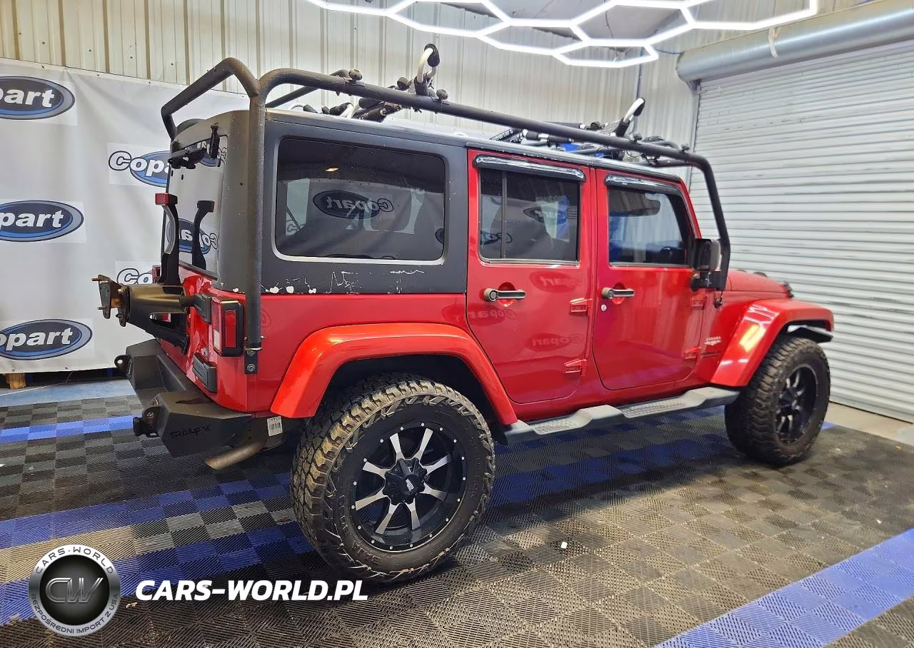 2014 Jeep Wrangler Unlimited Sahara VIN:1C4BJWEG3EL257965 - 3
