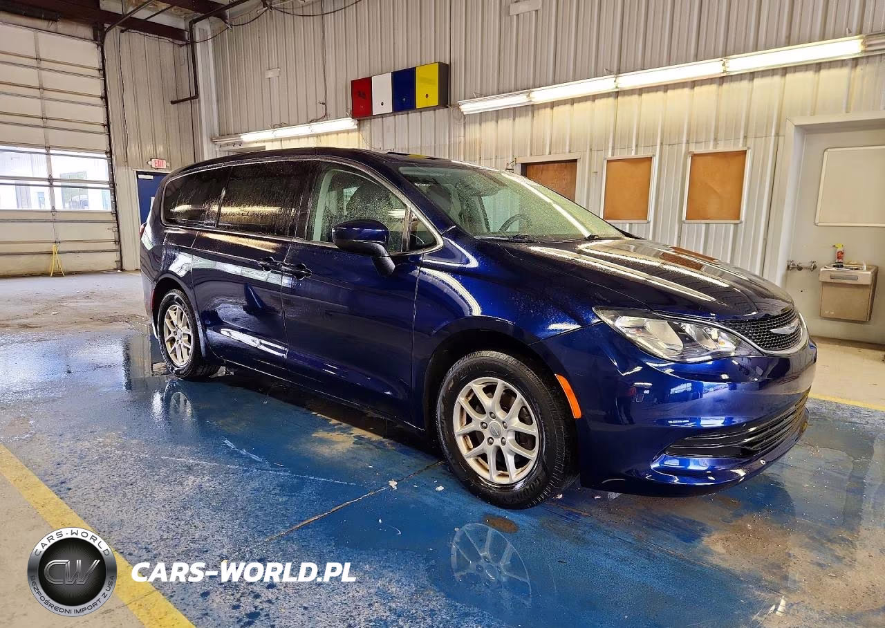 2017 Chrysler Pacifica Touring VIN:2C4RC1DG2HR587492 - 4