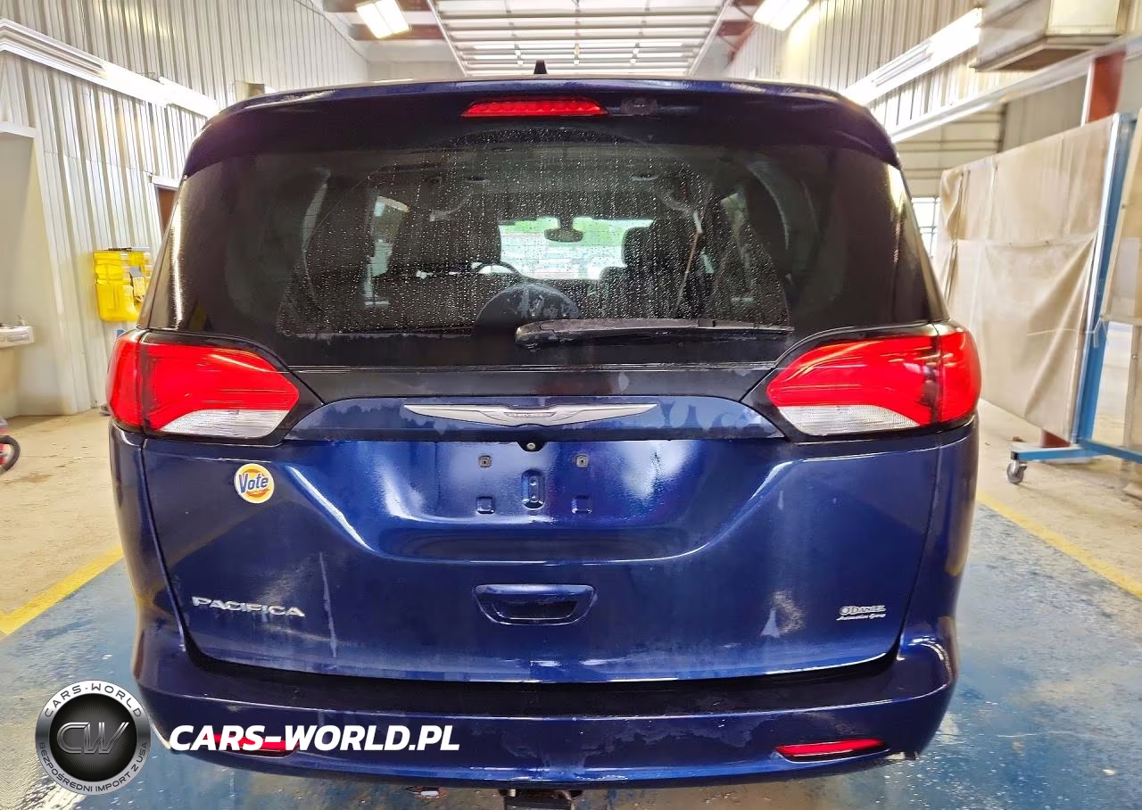 2017 Chrysler Pacifica Touring VIN:2C4RC1DG2HR587492 - 6
