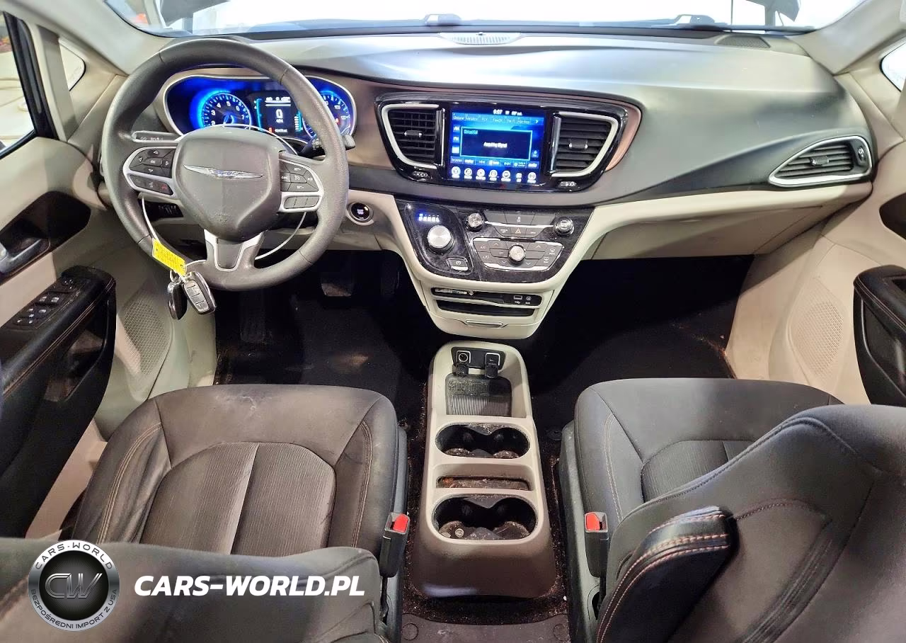 2017 Chrysler Pacifica Touring VIN:2C4RC1DG2HR587492 - 8