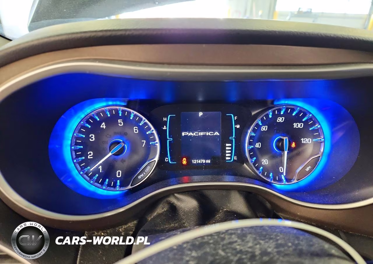 2017 Chrysler Pacifica Touring VIN:2C4RC1DG2HR587492 - 9