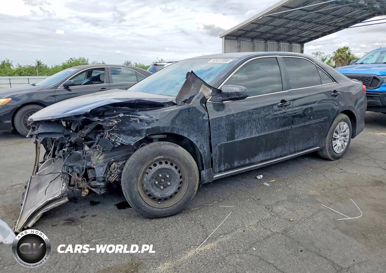 2013 Toyota Camry Le – zdjęcie 1 z 13