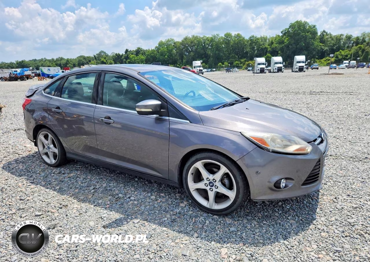 2013 Ford Focus Titanium VIN:1FADP3J2XDL161724 - 4