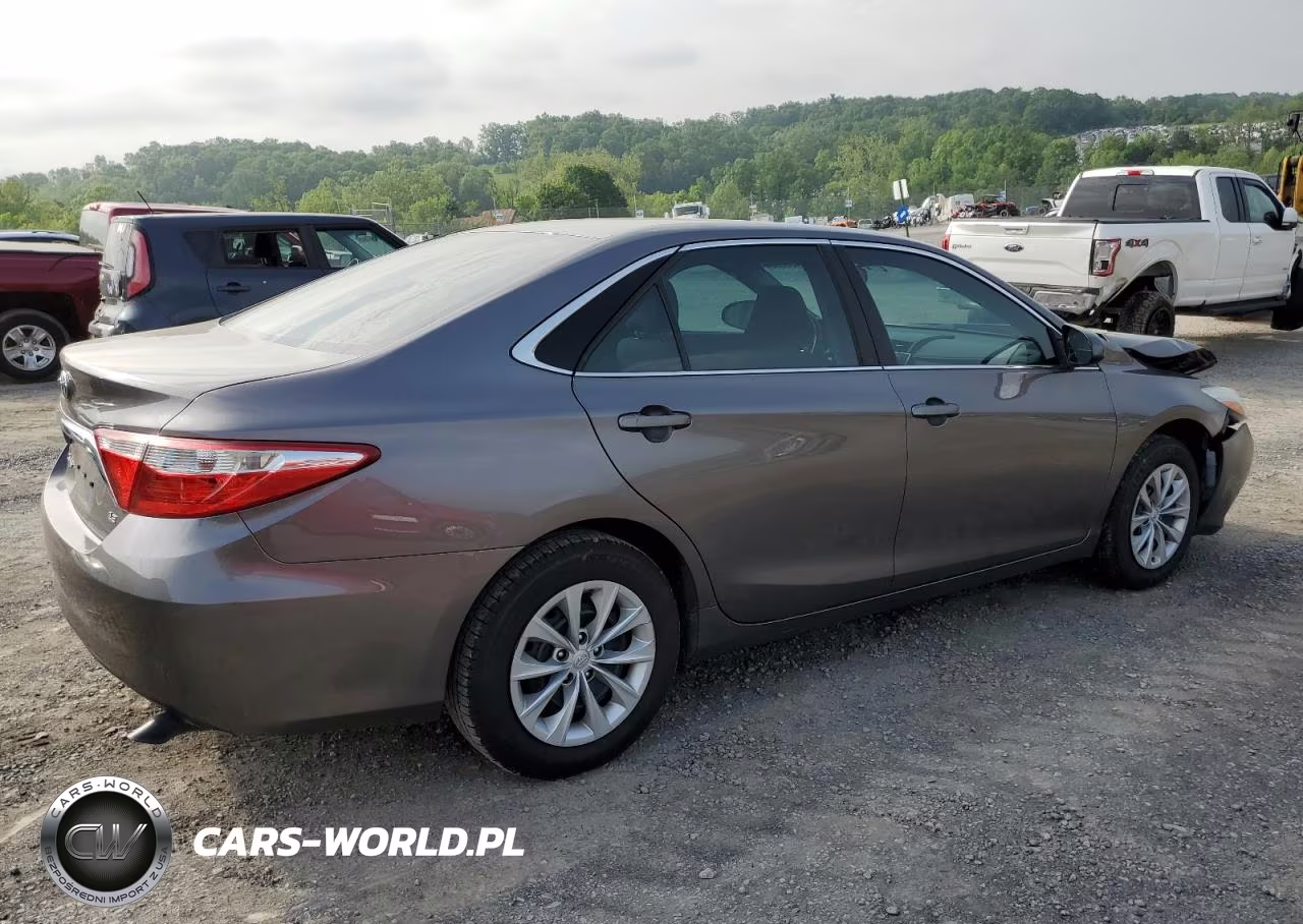 2017 Toyota Camry Le VIN:4T1BF1FK9HU273749 - 3