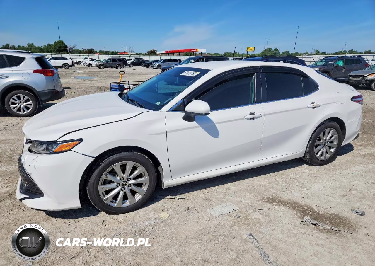 2020 Toyota Camry Le – zdjęcie 1 z 12