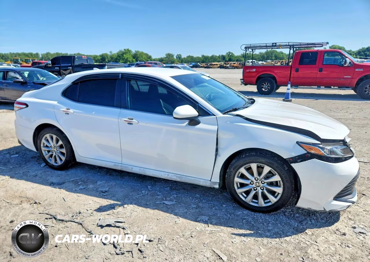 2020 Toyota Camry Le VIN:4T1C11AK2LU977410 - 4