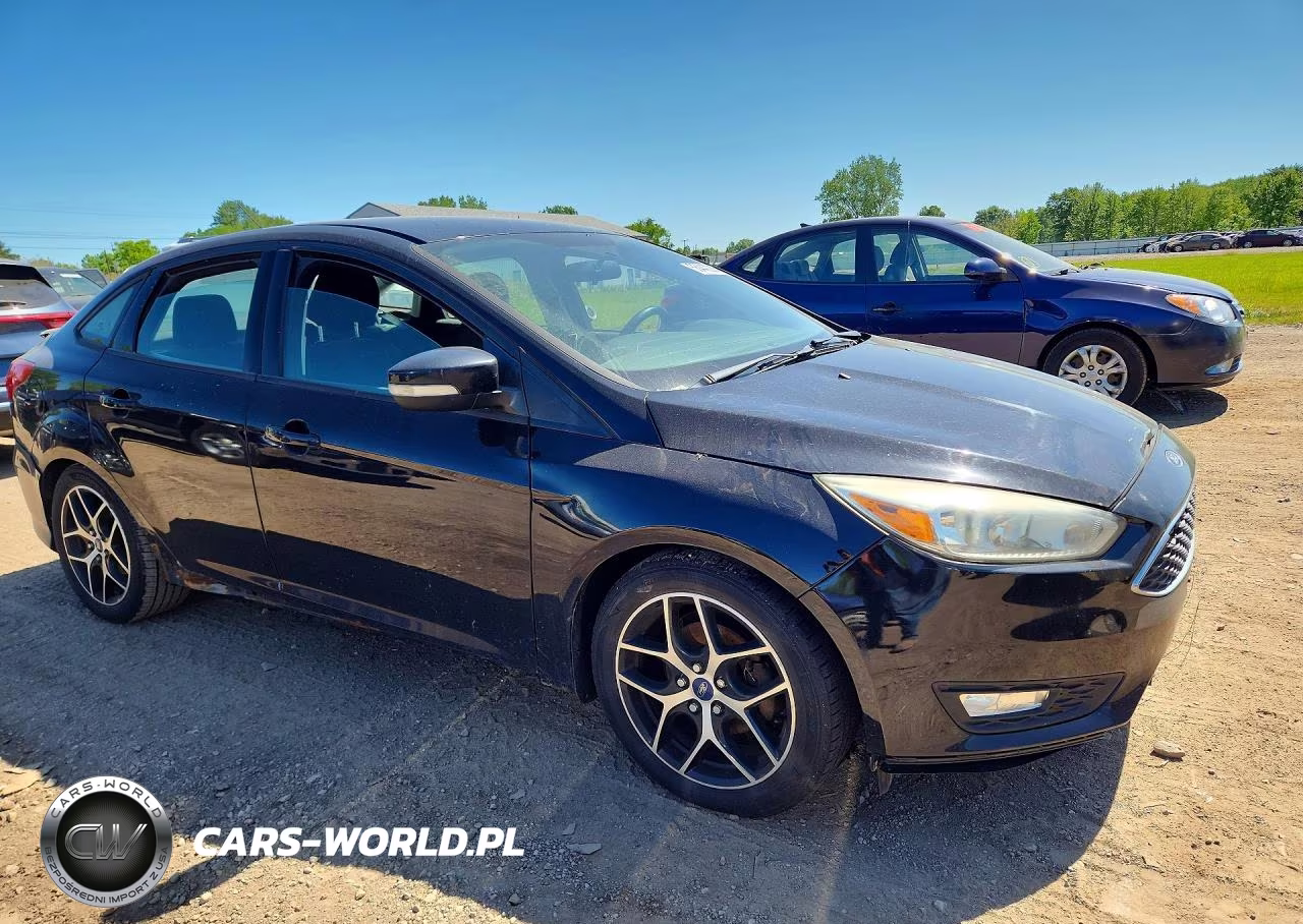 2016 Ford Focus Se VIN:1FADP3F21GL207969 - 4