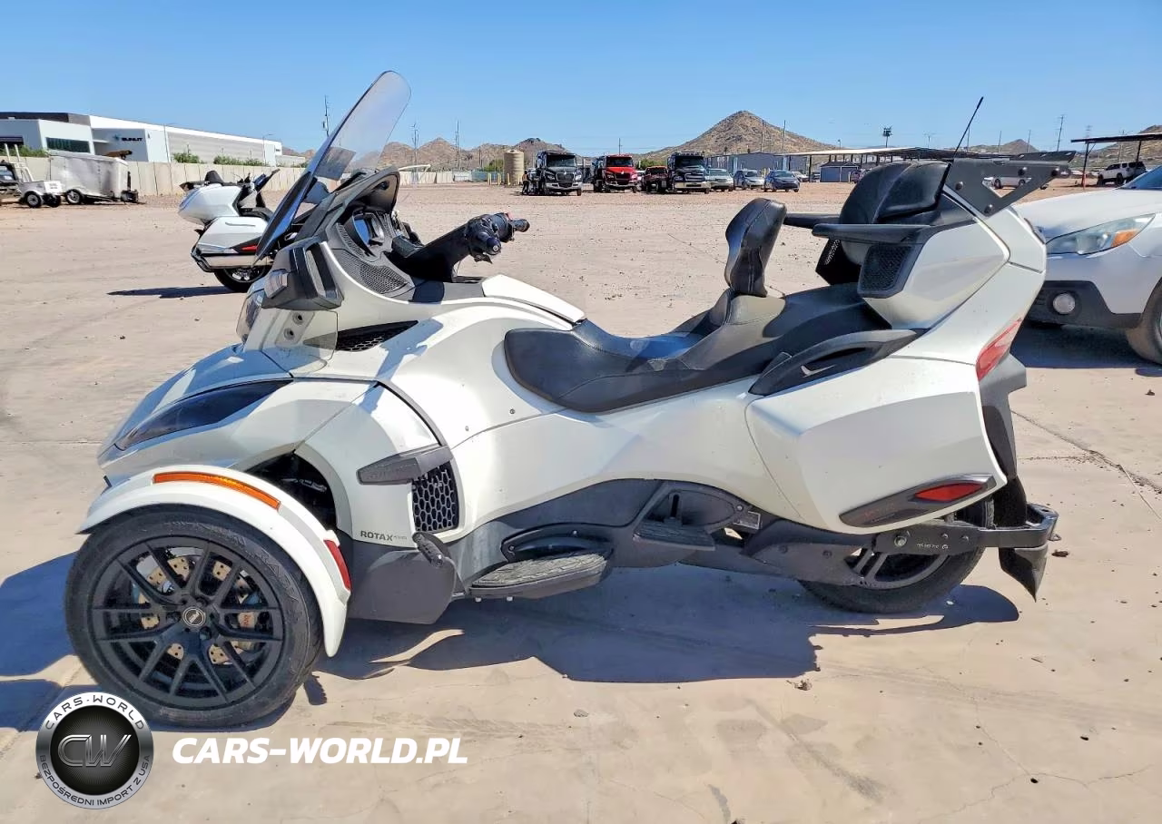 2018 Can-Am Spyder Roadster Rt VIN:2BXNBDD23JV000639 - 3