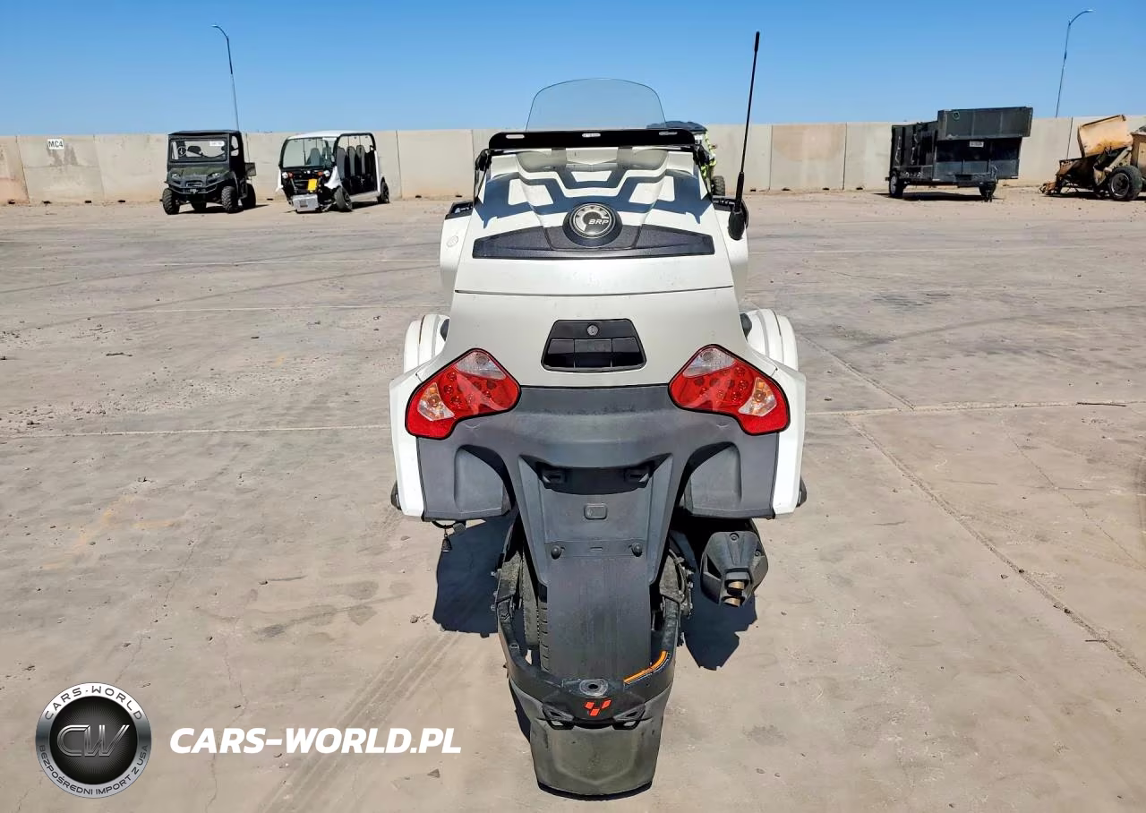 2018 Can-Am Spyder Roadster Rt VIN:2BXNBDD23JV000639 - 4