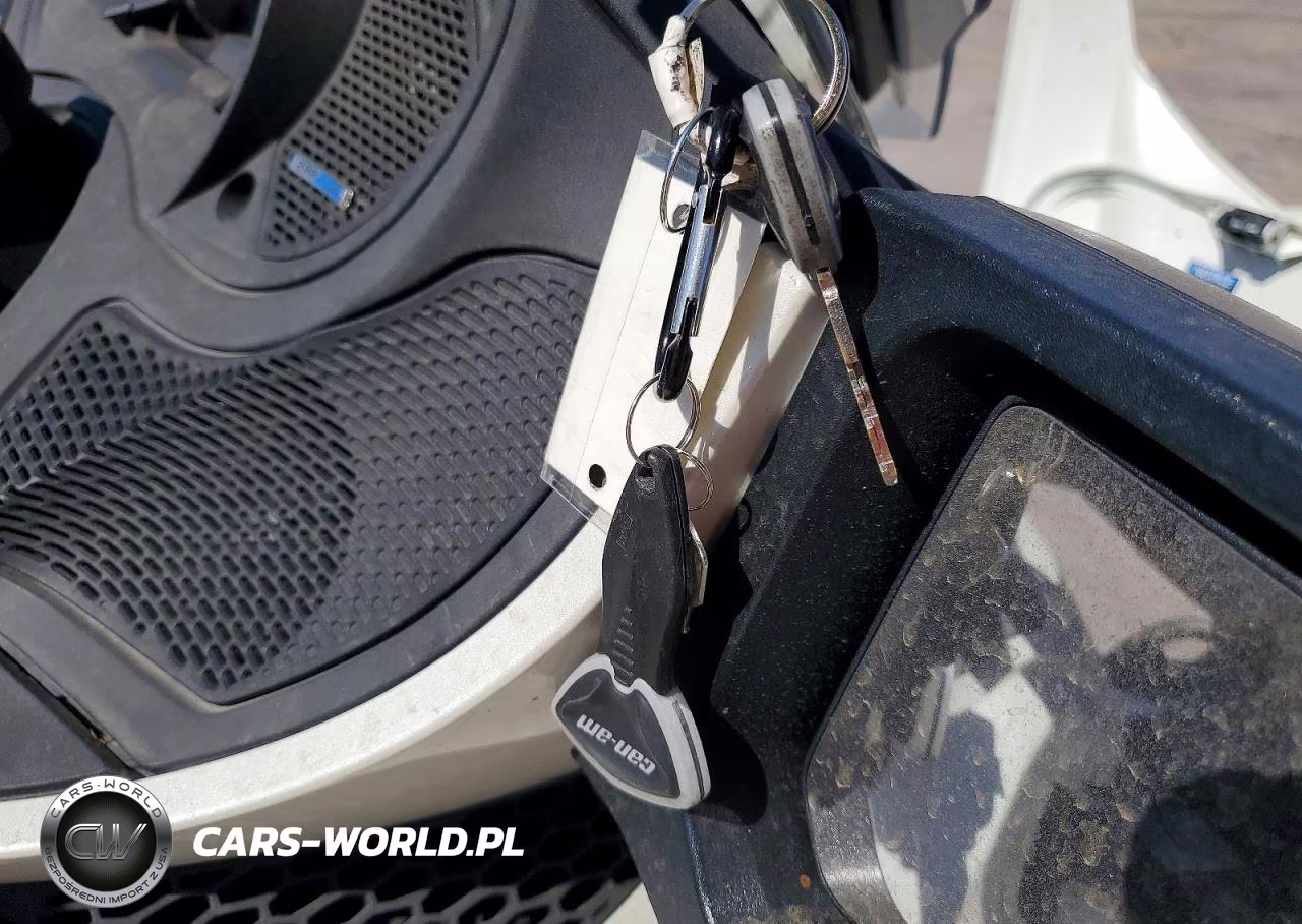 2018 Can-Am Spyder Roadster Rt VIN:2BXNBDD23JV000639 - 8