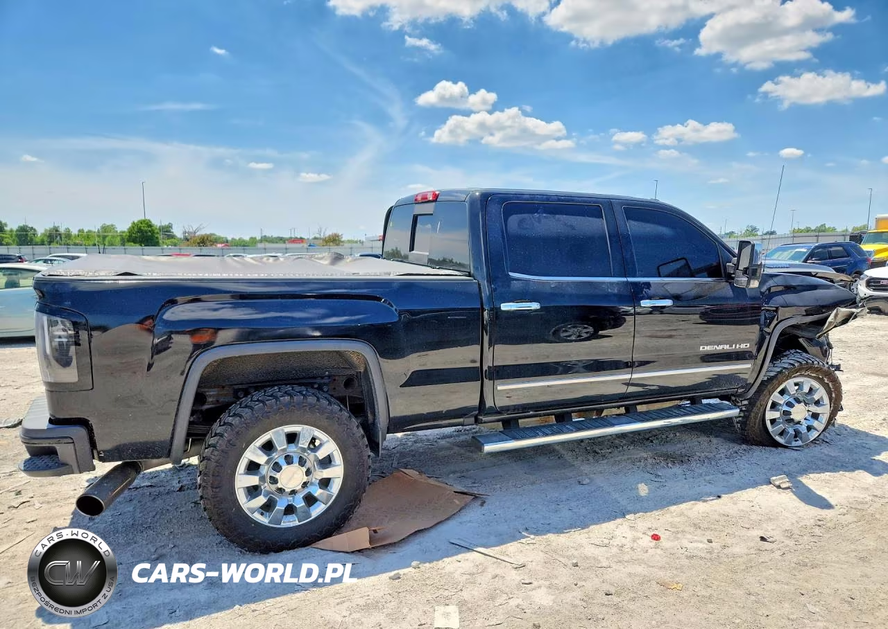 2018 GMC Sierra K2500 Denali VIN:1GT12UEY4JF251946 - 3