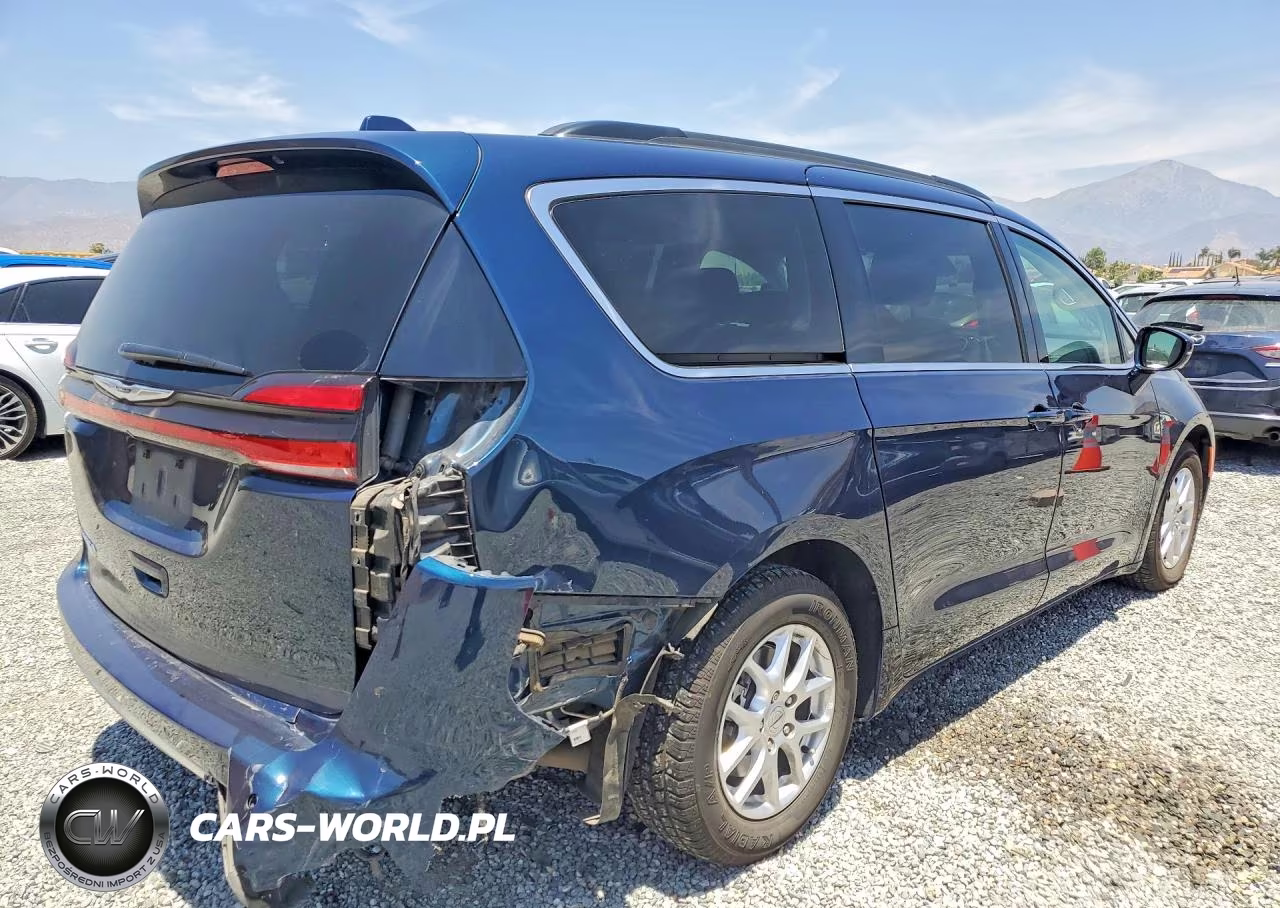 2022 Chrysler Pacifica Touring L VIN:2C4RC1BG9NR108810 - 3