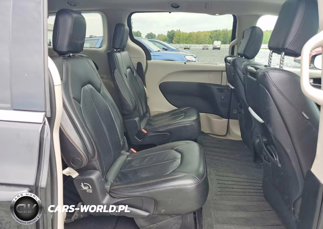 2018 Chrysler Pacifica Touring L Plus VIN:2C4RC1EGXJR261881 - 11