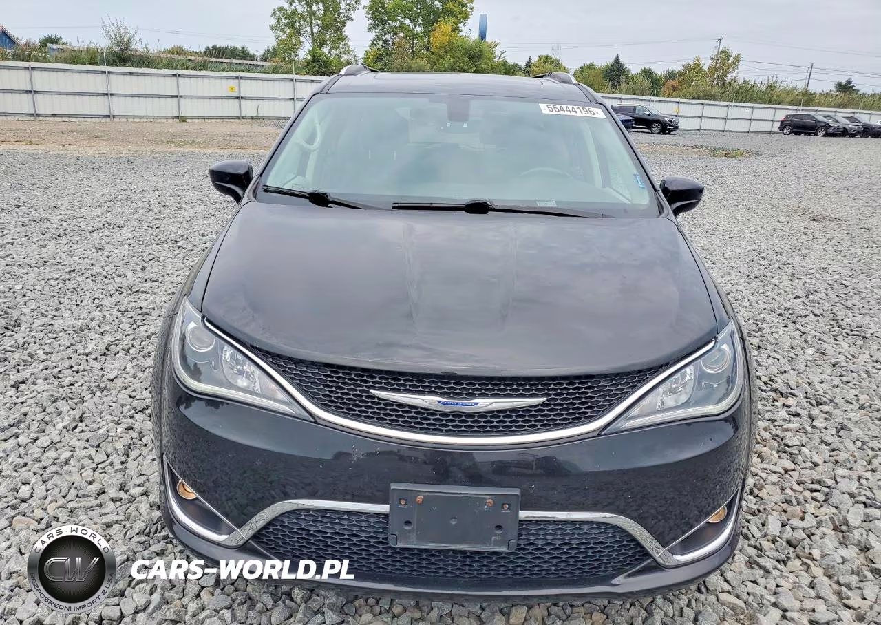 2018 Chrysler Pacifica Touring L Plus VIN:2C4RC1EGXJR261881 - 5