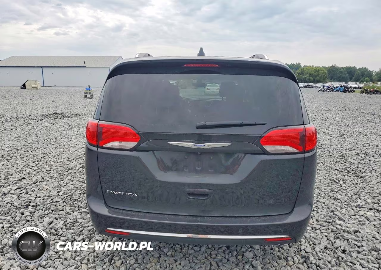 2018 Chrysler Pacifica Touring L Plus VIN:2C4RC1EGXJR261881 - 6