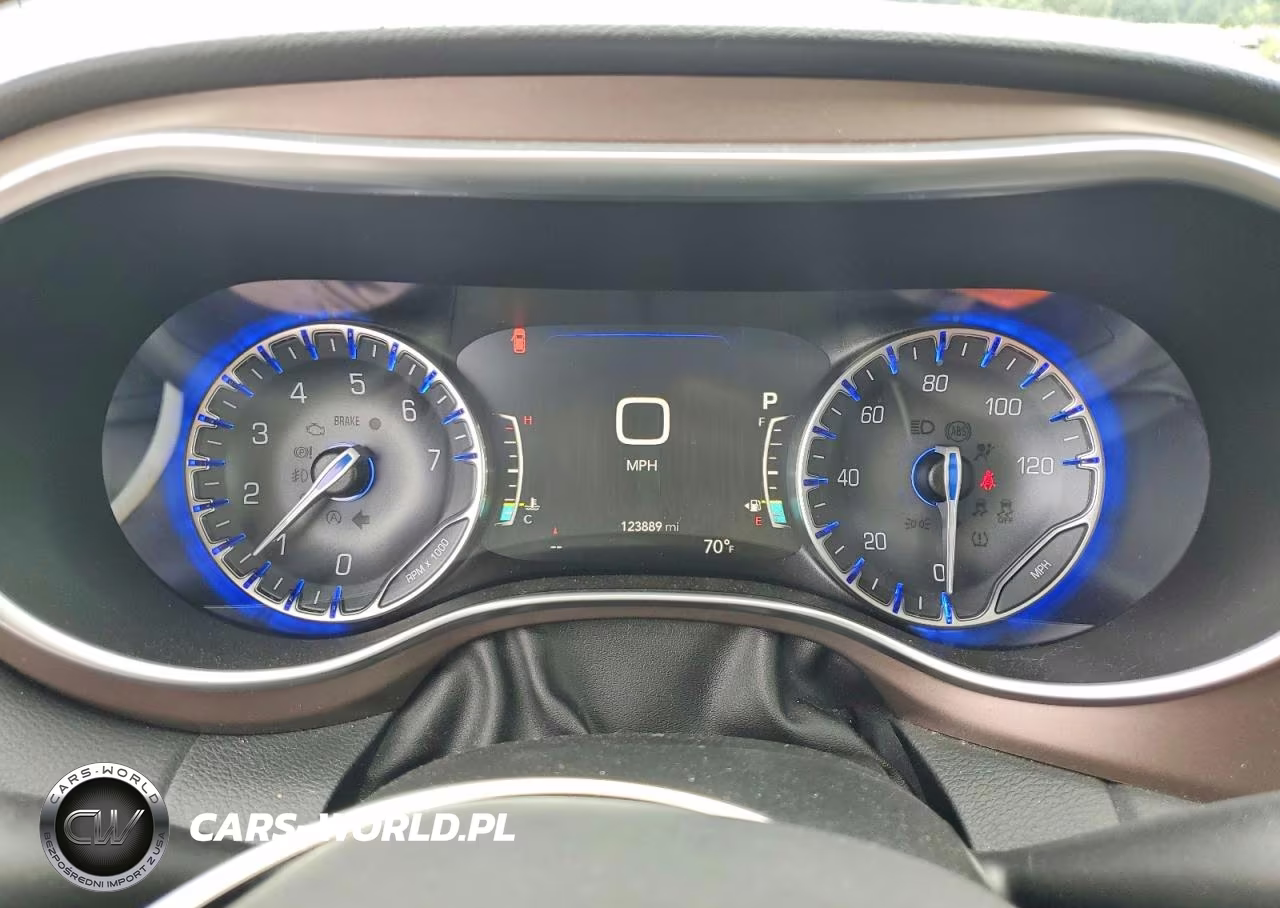 2018 Chrysler Pacifica Touring L Plus VIN:2C4RC1EGXJR261881 - 9