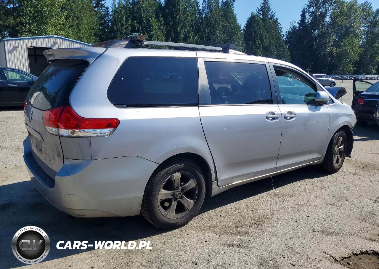 2011 Toyota Sienna Le VIN:5TDKK3DC7BS032484 - 3