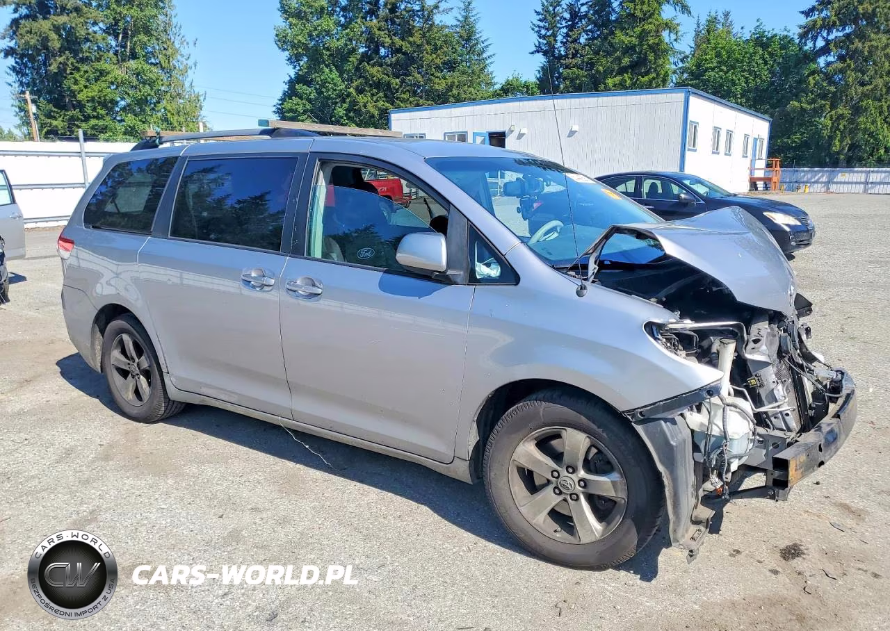 2011 Toyota Sienna Le VIN:5TDKK3DC7BS032484 - 4