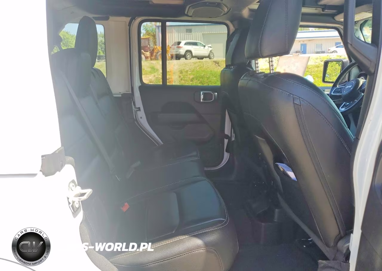 2021 Jeep Wrangler Unlimited Sahara VIN:1C4HJXEN4MW601573 - 10