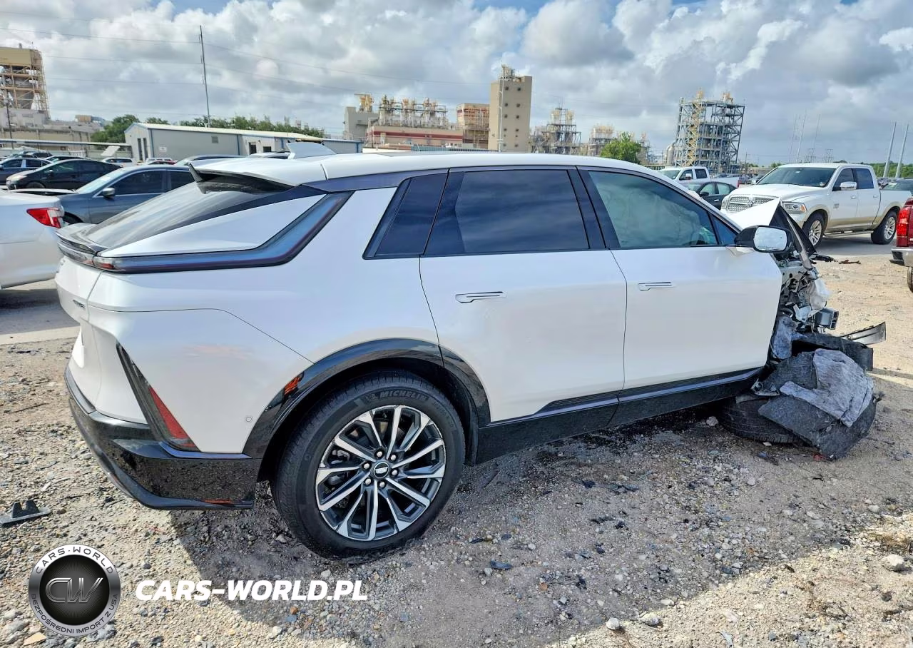 2024 Cadillac Lyriq Sport VIN:1GYKPVRK9RZ113213 - 3
