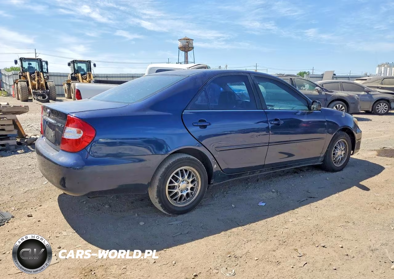 2004 Toyota Camry Le VIN:JTDBE32K440254567 - 3