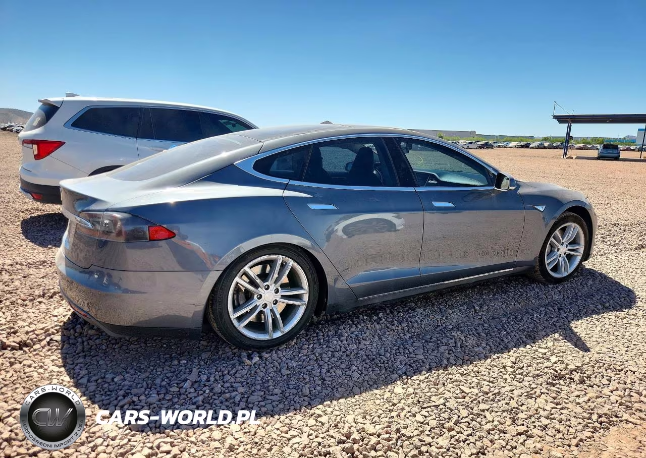 2014 Tesla Model S VIN:5YJSA1H11EFP30694 - 3
