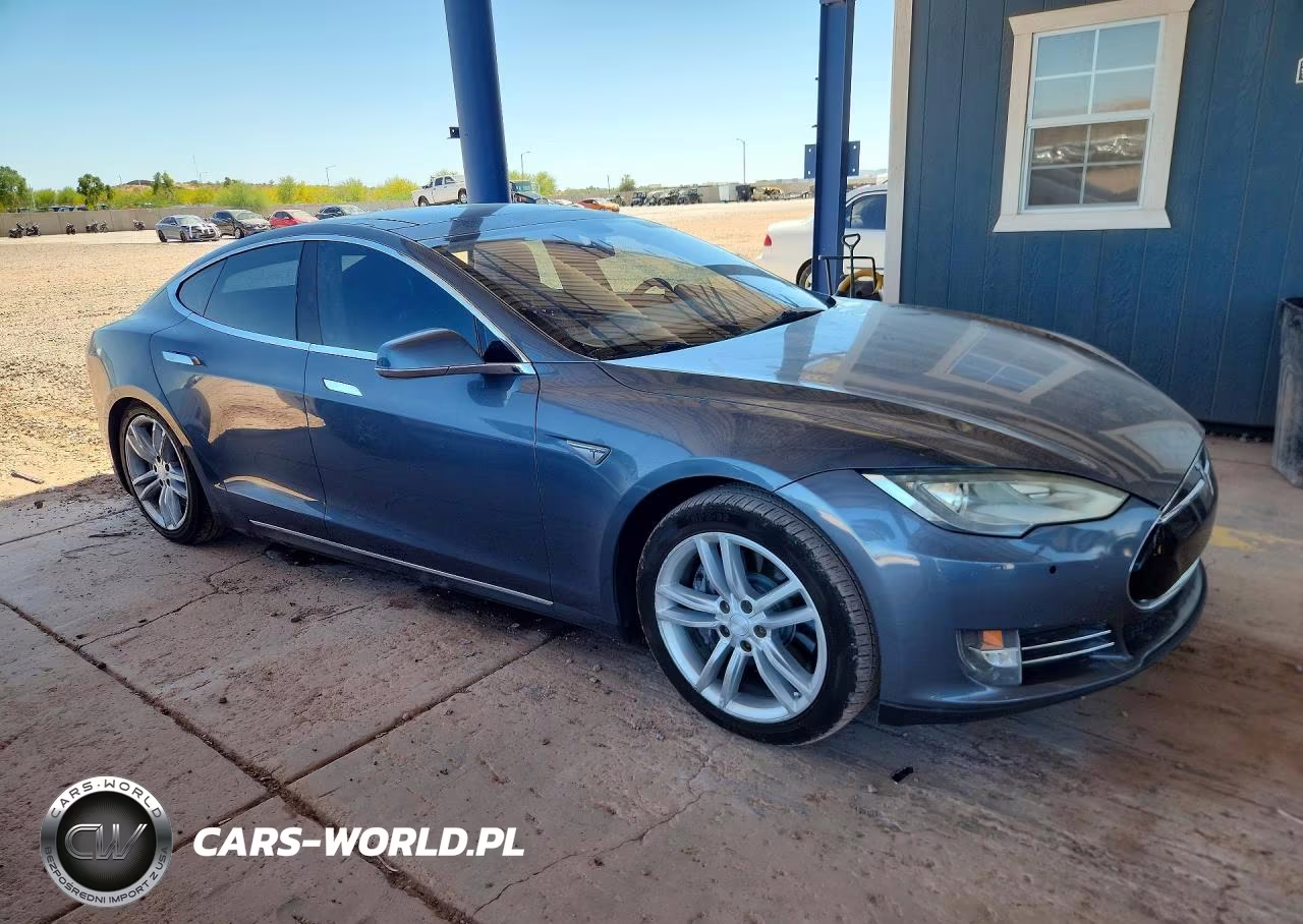 2014 Tesla Model S VIN:5YJSA1H11EFP30694 - 4