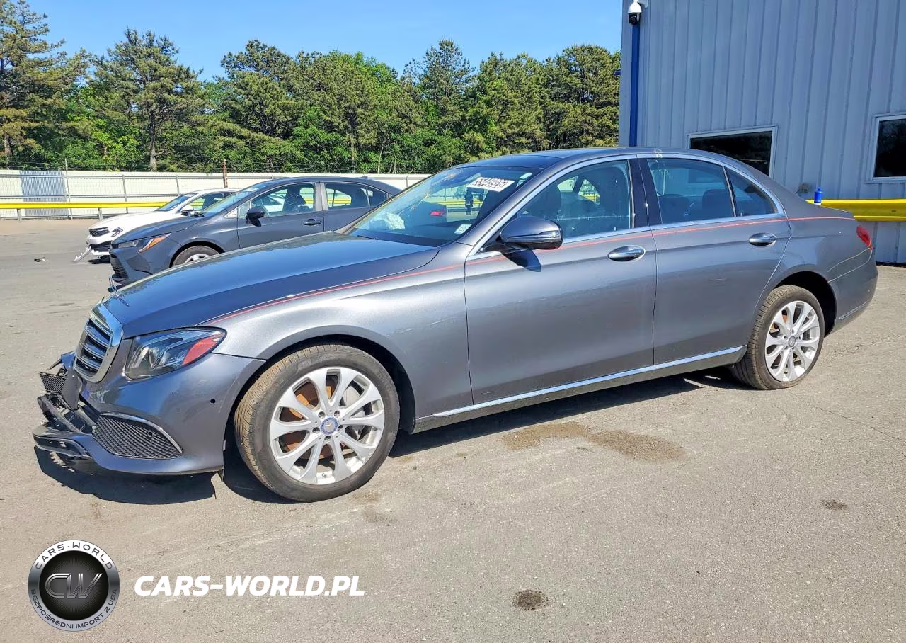 2017 Mercedes-Benz E 300 4Matic – zdjęcie 1 z 12