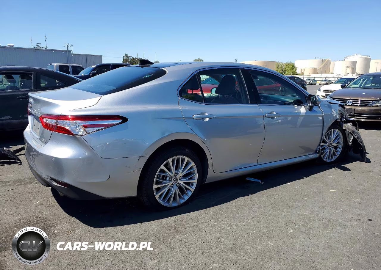 2018 Toyota Camry Xle VIN:4T1B11HK4JU058474 - 3