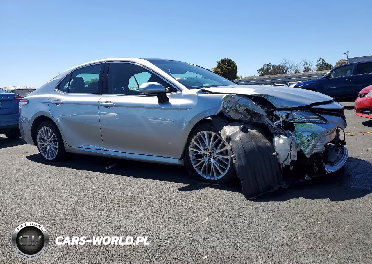 2018 Toyota Camry Xle VIN:4T1B11HK4JU058474 - 4