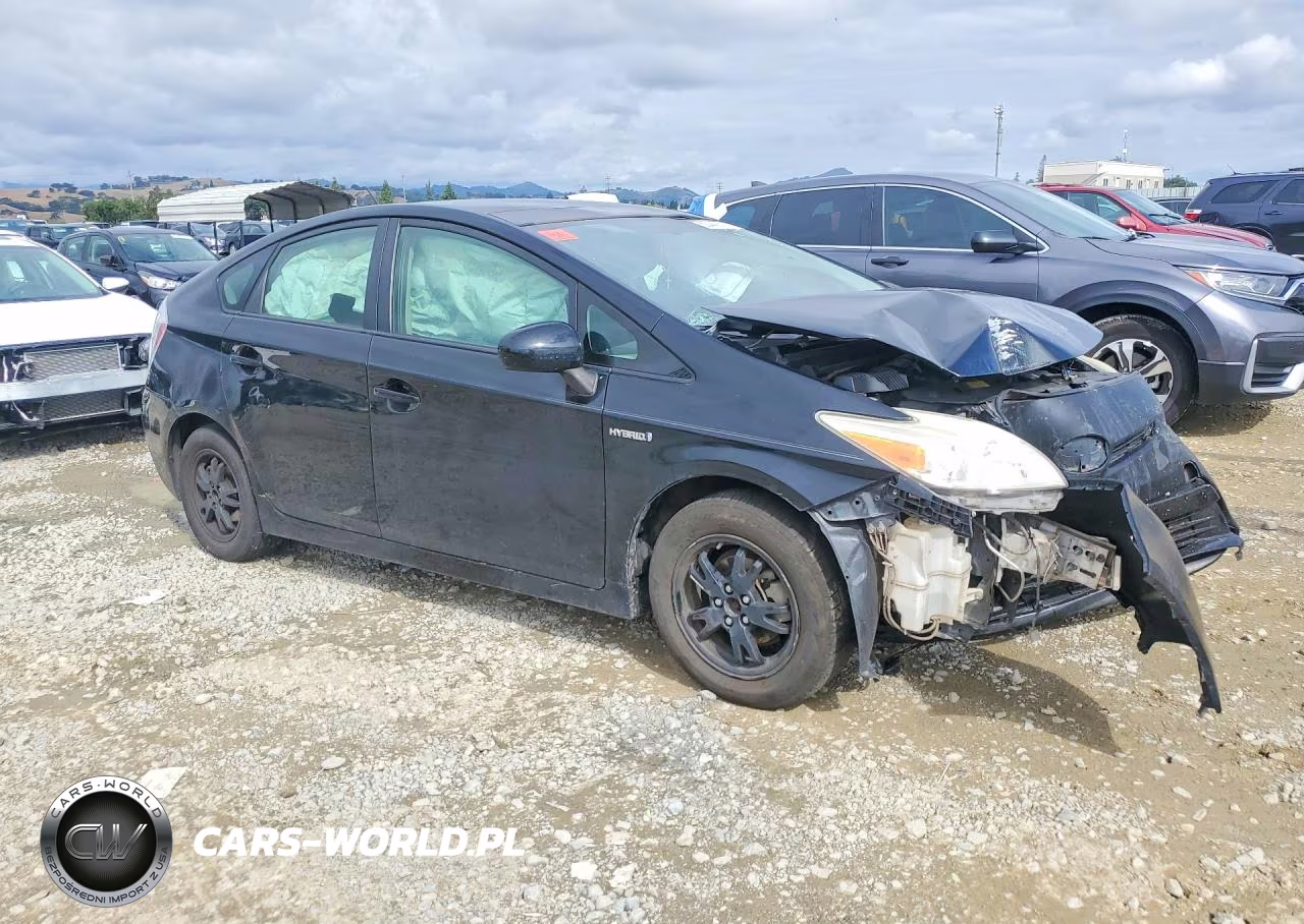 2014 Toyota Prius Three VIN:JTDKN3DU3E1822091 - 4
