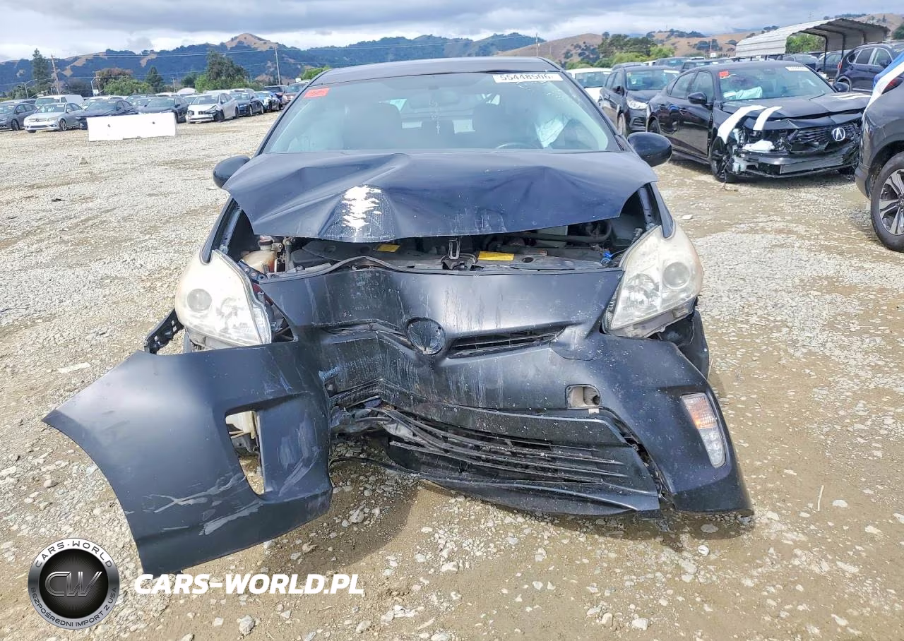 2014 Toyota Prius Three VIN:JTDKN3DU3E1822091 - 5