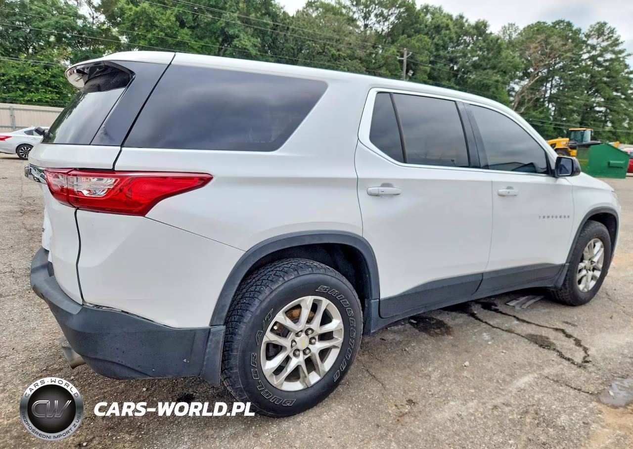 2018 Chevrolet Traverse Ls VIN:1GNERFKW3JJ133404 - 3