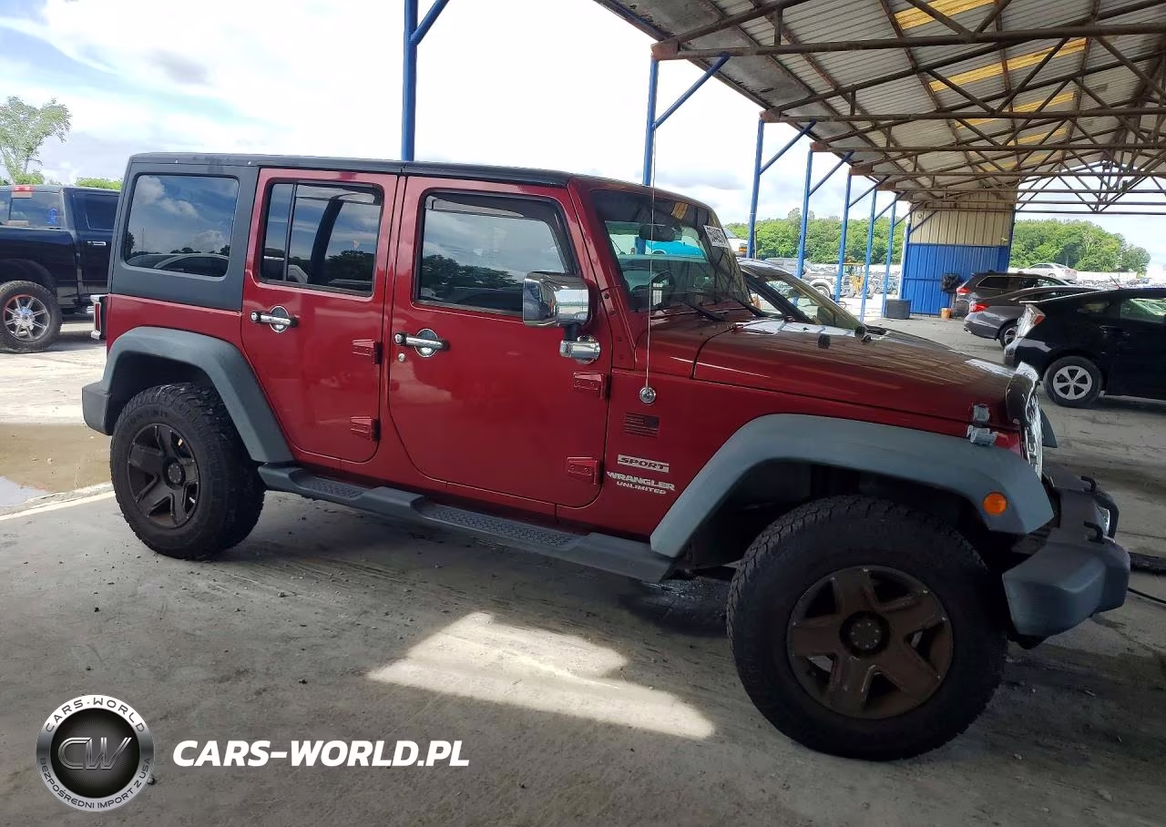 2012 Jeep Wrangler Unlimited Sport VIN:1C4BJWDG9CL184177 - 4