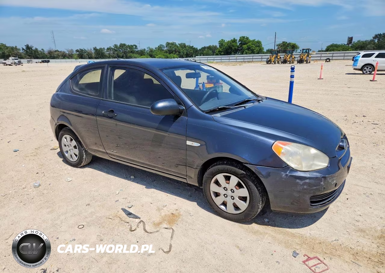 2008 Hyundai Accent Gs VIN:KMHCM36C78U091370 - 4