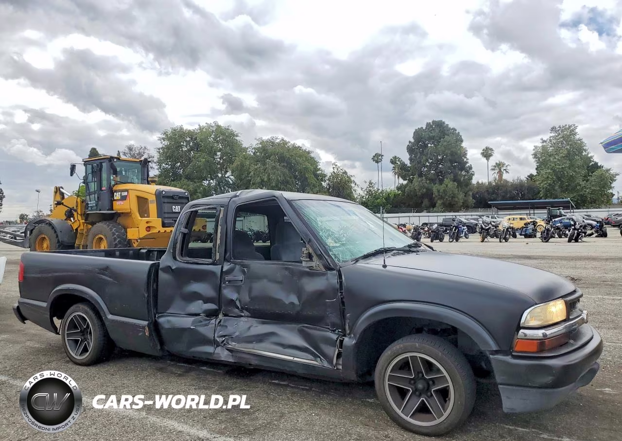 2000 Chevrolet S Truck S10 VIN:1GCCS1958Y8305335 - 4