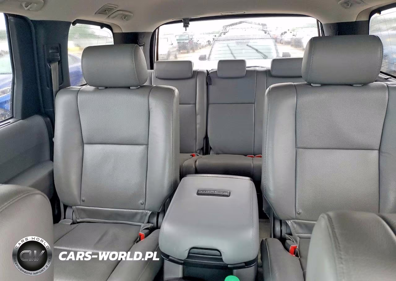 2011 Toyota Sequoia Platinum VIN:5TDDW5G16BS054690 - 10
