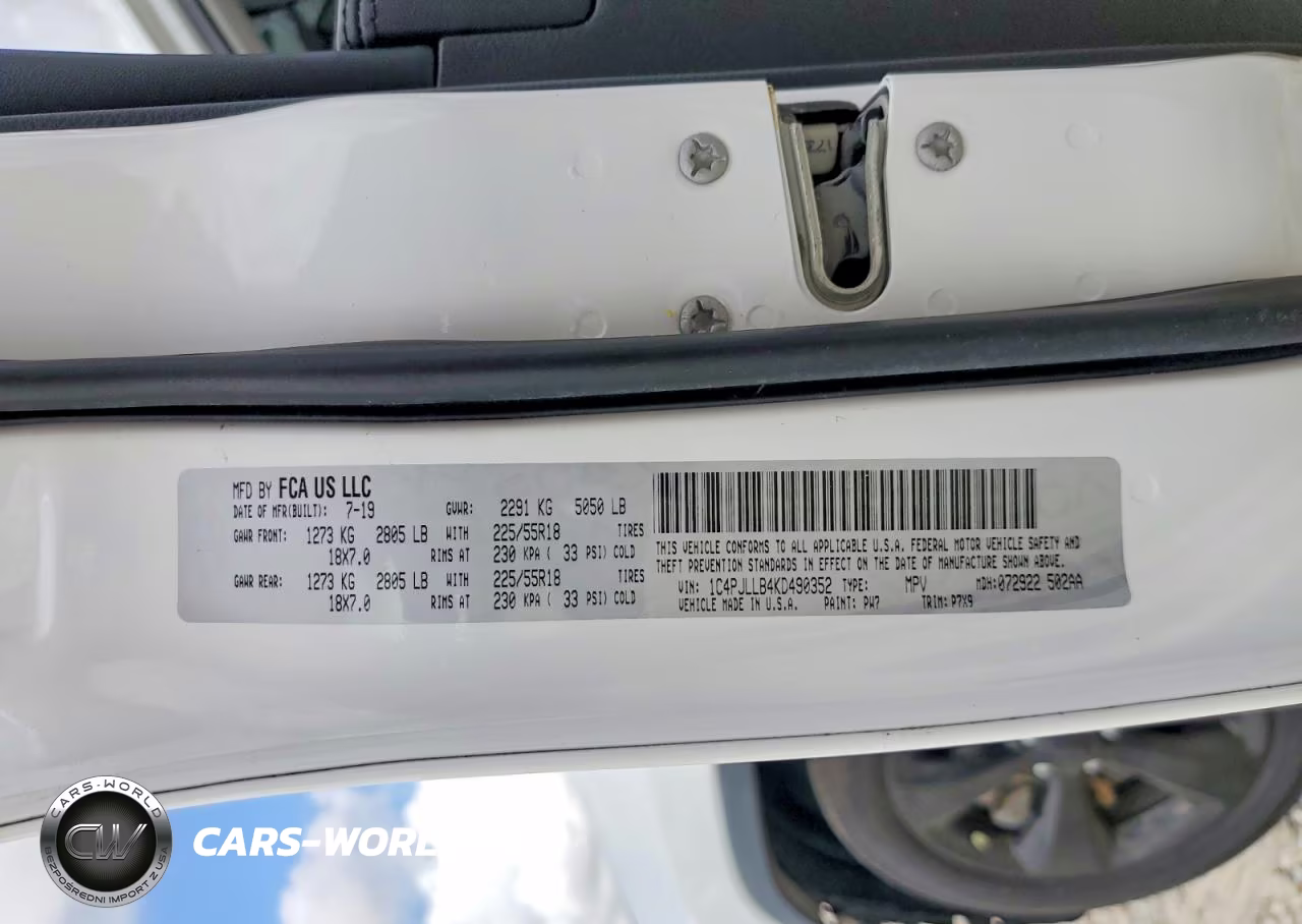 2019 Jeep Cherokee Latitude Plus VIN:1C4PJLLB4KD490352 - 14