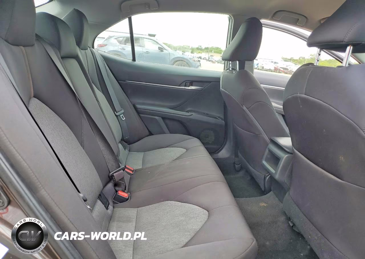 2018 Toyota Camry Le VIN:4T1B11HK0JU091911 - 10