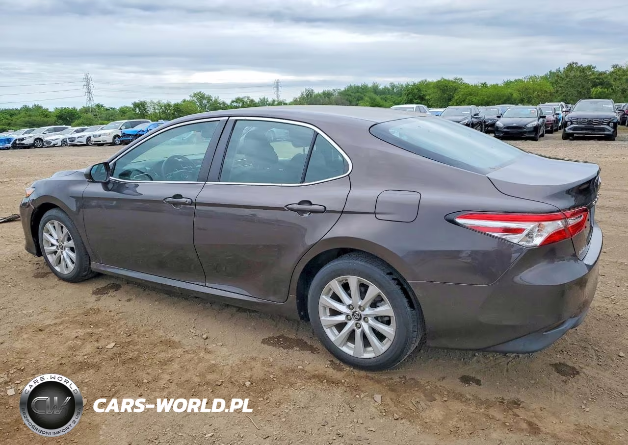 2018 Toyota Camry Le VIN:4T1B11HK0JU091911 - 2