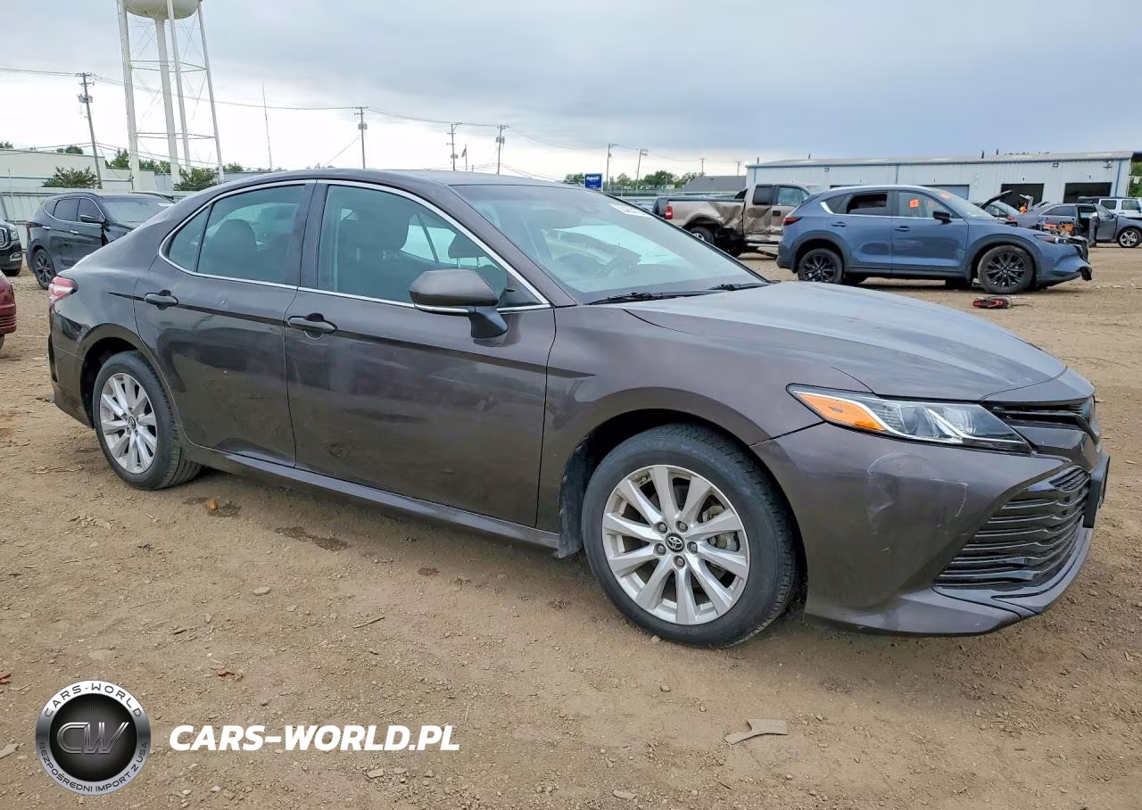 2018 Toyota Camry Le VIN:4T1B11HK0JU091911 - 4