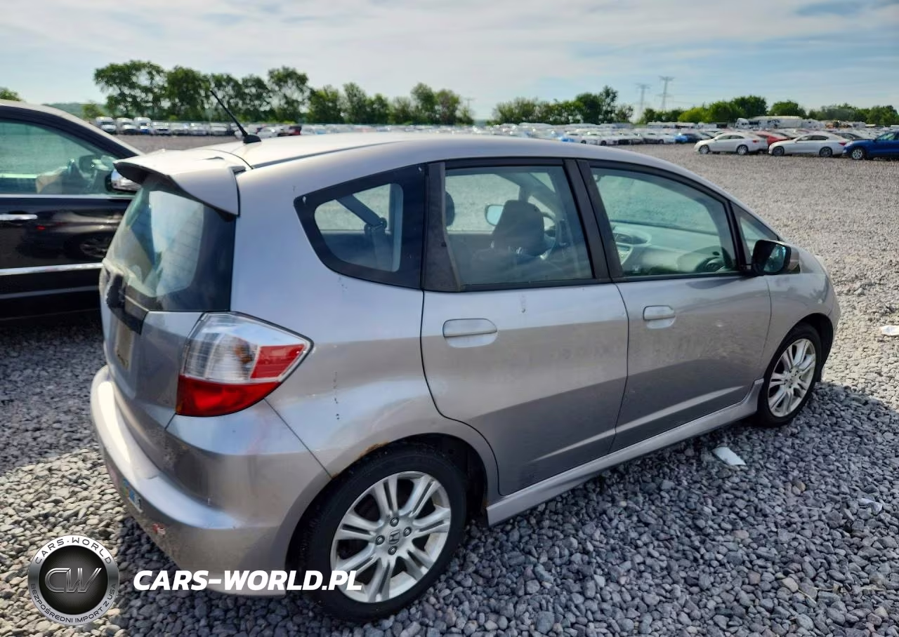 2010 Honda Fit Sport VIN:JHMGE8H4XAS015535 - 3