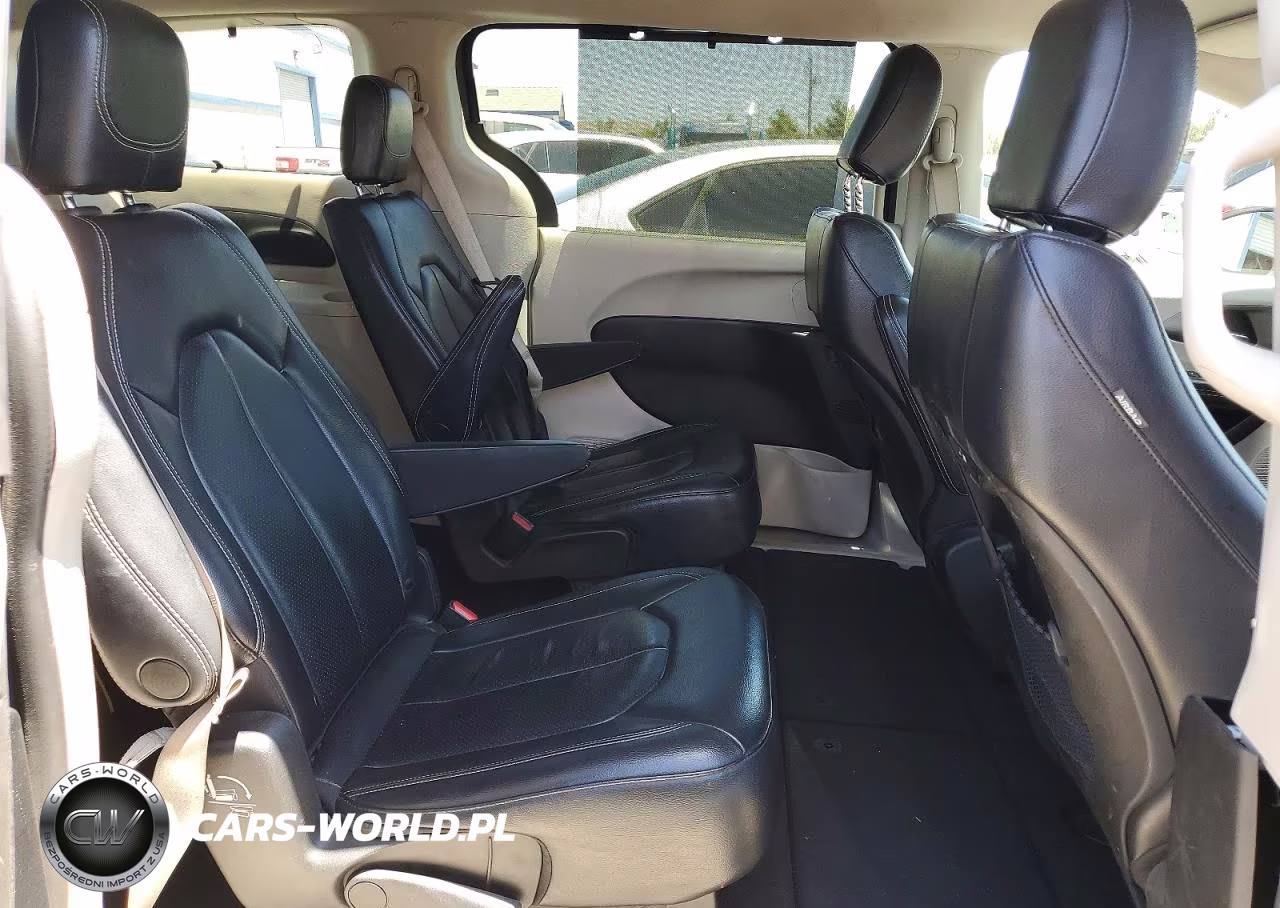 2022 Chrysler Pacifica Touring L VIN:2C4RC1BG5NR218267 - 10