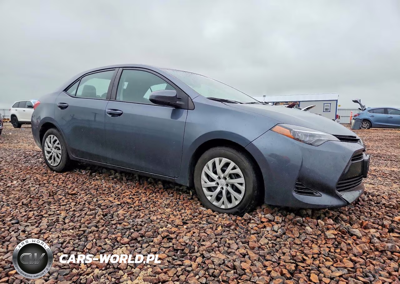 2018 Toyota Corolla Le VIN:2T1BURHE4JC971964 - 4
