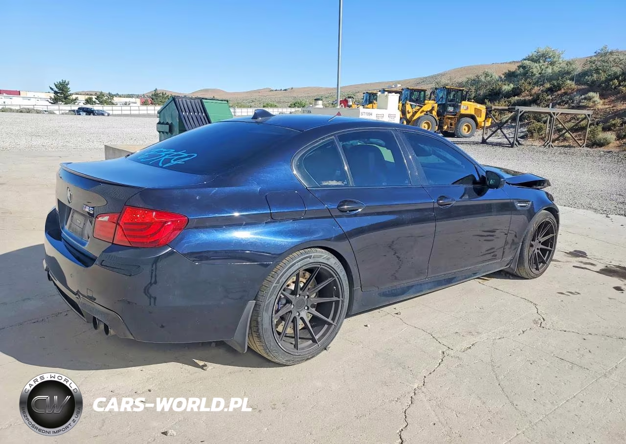 2013 BMW M5 VIN:WBSFV9C50DC773992 - 3